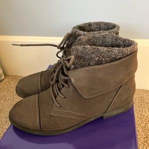 MADDEN GIRL BOOTS DARK GRAY EXCELLENT CONDITION